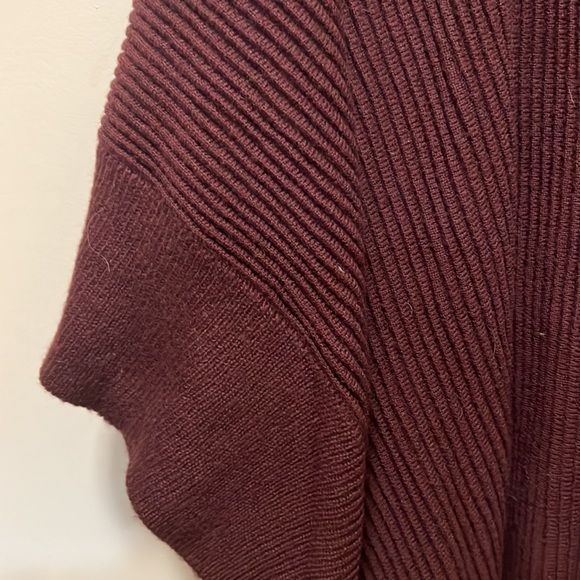 NWOT Knit Poncho - Picture 5 of 6